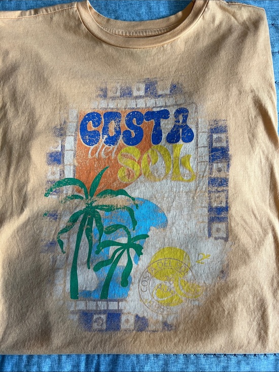 33 Coastal Tops - Costa Del Sol Graphic Tee with Tropical Print